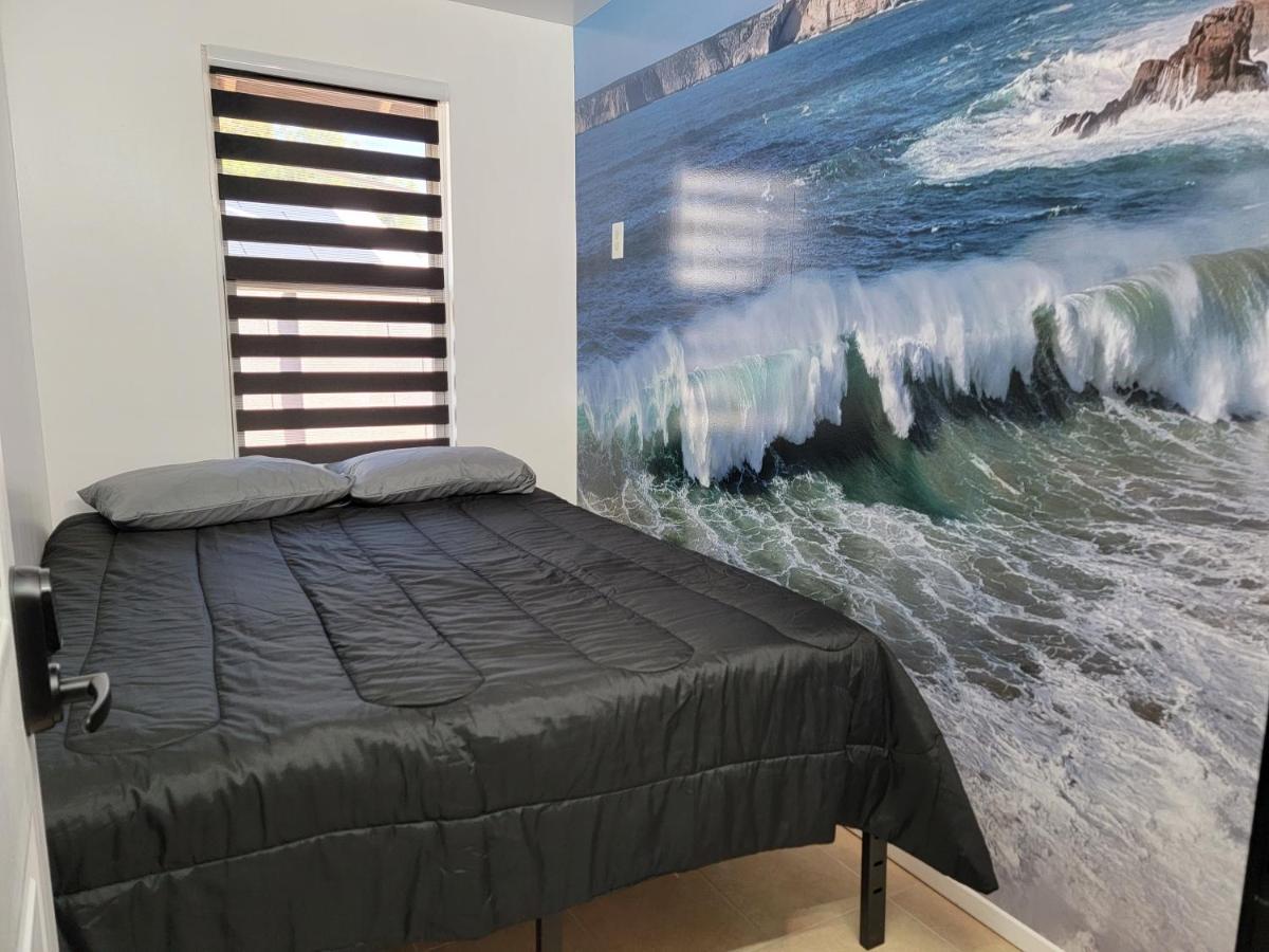 Orangewood & 51Ave Homestay - Not A Hotel Глендейл Екстериор снимка