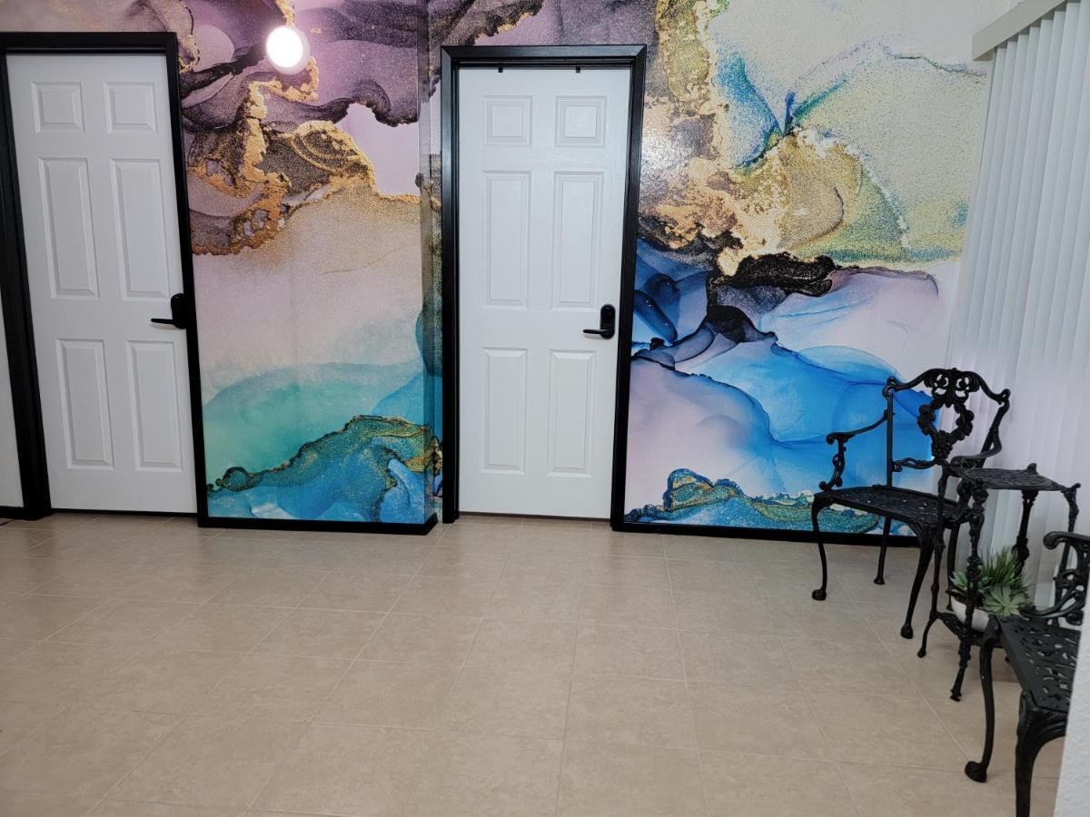 Orangewood & 51Ave Homestay - Not A Hotel Глендейл Екстериор снимка